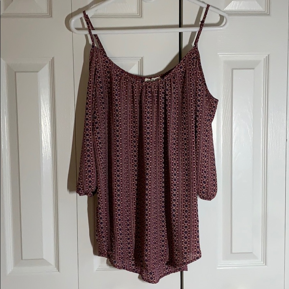 Top with Keyhole Sleeves